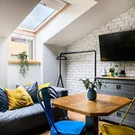 Cozy With Ac For Couples - Old Town Апартаменты