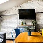 Апартаменты Cozy With Ac For Couples - Old Town *