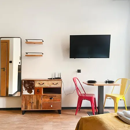 Cozy With Ac For Couples - Old Town Apartament